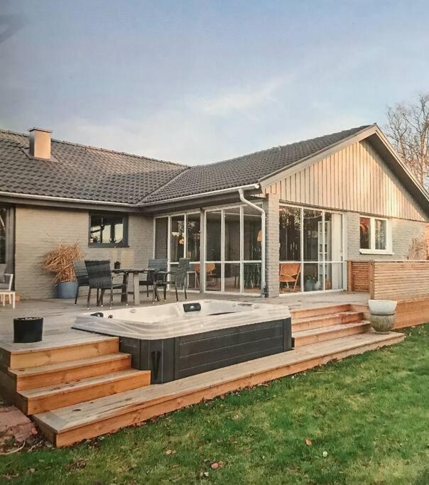 Вилла Wunderbares Feriendomizil Mit Whirlpool Сёльвесборг Экстерьер фото